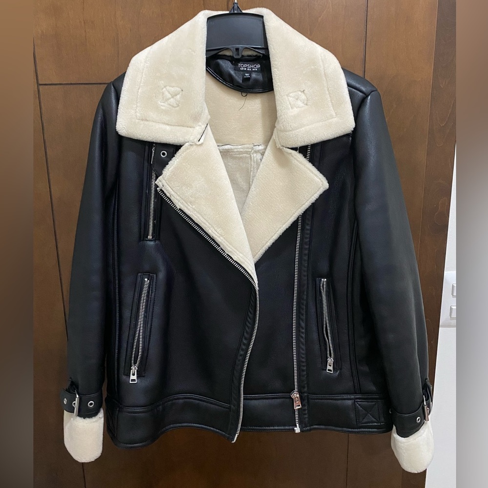 EUC Topshop Vegan Leather and faux fur shearling moto/biker jacket. Size 6